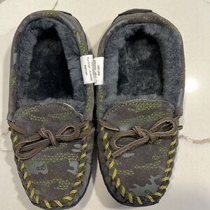LL Bean Kids Wicked Good Slippers Print Sz 11